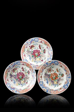 Manifattura di Pasquale Rubati, Milano, 1770/80. Tre piatti tondi in...