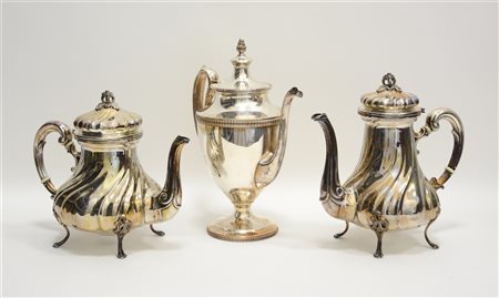 Servizio da te e caffè comprendente tre pezzi, dei quali due in argento...