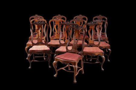 Gruppo di dodici sedie in palissandro con schienale sagomato e traforato,...