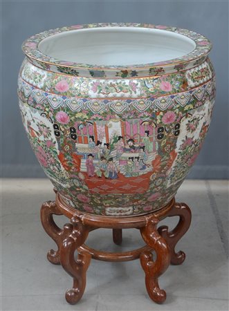 Vasca per pesci in porcellana Famiglia Rosa Cantonese decorata con figure e...