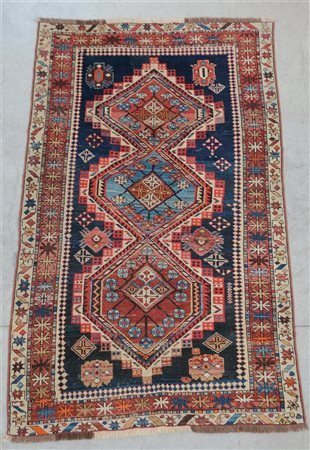 Tappeto Shirwan Kuba, Caucaso, fine secolo XIX. Decoro a tre medaglioni...