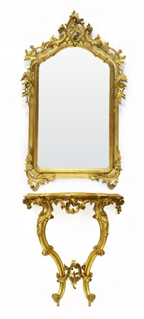 Console con specchiera di forma sagomata in legno dorato; la console con due...