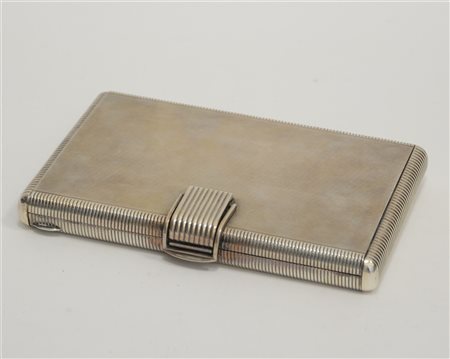 Trousse in argento con pettine (g lordi 595 ca.) (difetti e mancanze)