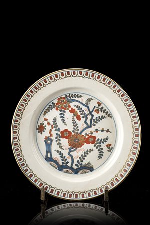 Manifattura di Pasquale Rubati, Milano, 1770/90. Piatto tondo a bordo liscio in