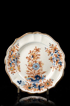 Manifattura di Felice Clerici, Milano, 1770/90. Piatto a bordo polilobato in ma