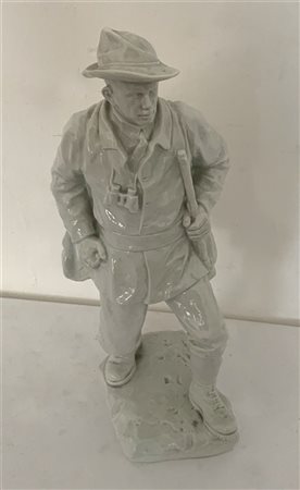 Ignoto "Cacciatore"
 Scultura in ceramica bianca firmata alla base Otto Werner
