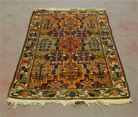 Tappeto Hamadan, Persia, inizio secolo XX.
Decoro a giardino policromo (cm 154x