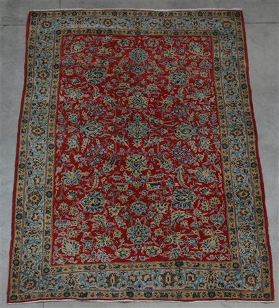 Tappeto Sarouk, Persia, secolo XX.
Decoro "all-over" floreale nei toni dell'azz