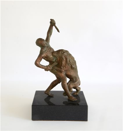 Ignoto "Gladiatore con leone" scultura in bronzo (h cm 37) poggiante su basamen