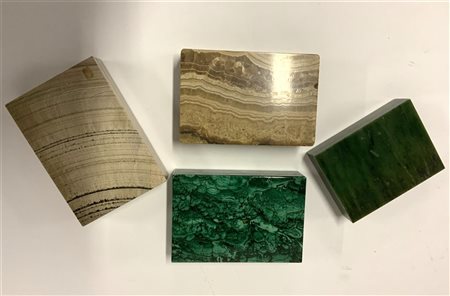 Lotto composto da quattro scatole porta sigarette lastronate in malachite e pie