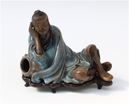 Scultura in biscuit smaltato in azzurro raffigurante il poeta Li Taibo, base in