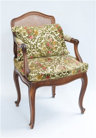 Poltrona in stile Luigi XIX con seduta e spalliera incannucciate, manchette e c