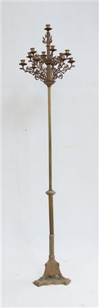 Candelabro votivo da terra in metallo a tredici fiamme (h cm 177) (difetti)