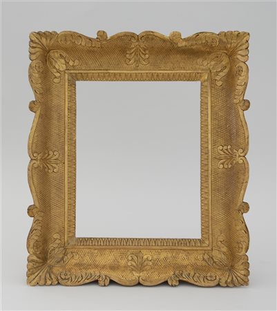 Cornice in legno intagliato e dorato con decori a volute (cm 32x26)(lievi difet