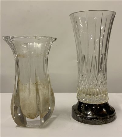 Lotto composto da un vaso portafiori della manifattura di Sèvres ed uno in cris