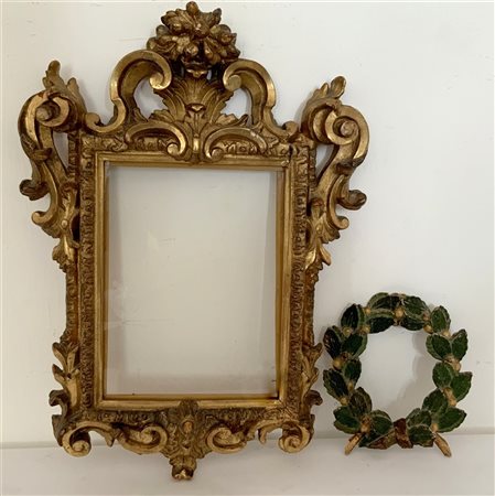 Lotto composto da due cornici del secolo XIX una in legno dorato e l'altra in l