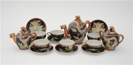 Servizio da tè da sei composto da: sei piattini, sei tazzine, teiera, zuccherie