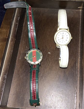 GUCCI e CARTIER
Lotto di due orologi da donna (difetti)
