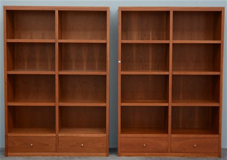 Coppia di librerie moderne con vani a giorno e due cassetti in linea alla base