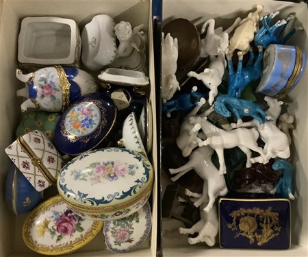 Lotto composto da due scatole contenenti diverse ceramiche di diverso uso (dife