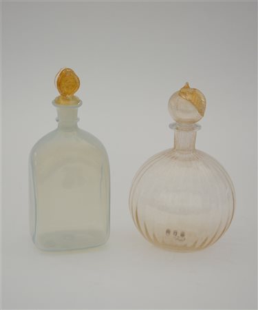 Manifattura di Murano
Lotto di due bottiglie in vetro con tappi (lievi difetti)