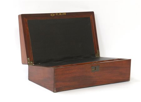 Scatola scrittoio da viaggio con all'interno pianetto in marocchino, boccette p