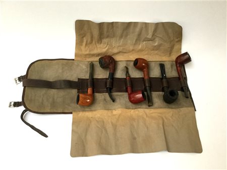 Gruppo di sei pipe di fatture differenti, in custodia (difetti)