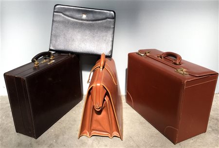 Lotto composto da tre valigette da uomo e un porta documenti (difetti)