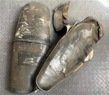 Lotto composto da due selle per Vespa Piaggio degli anni 60/70 (gravi difetti)