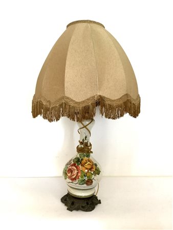 Lampada da tavolo ad una luce con fusto in ceramica dipinta craquelé, guarnizio