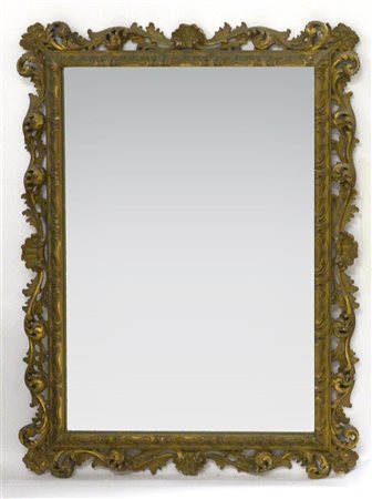 Specchiera con cornice in legno intagliato a foglie e volute. Sec. XX (cm 95x12