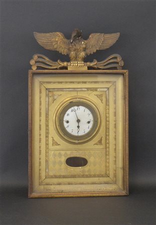 Pendola da parete con cornice rettangolare sormontata da un'aquila, quadrante i