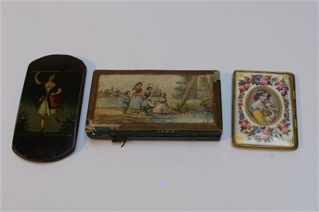 Lotto composto da un porta biglietti con parti in porcellana dipinta con miniat