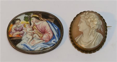 Lotto composto da placca in ceramica dipinta raffigurante la Sacra Famiglia e u