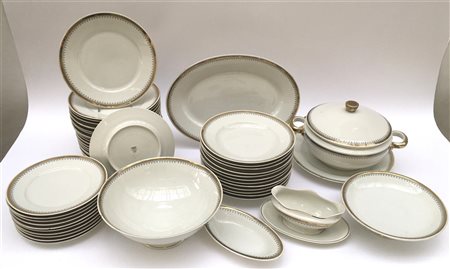 Manifattura Richard Ginori, parte di servizio da tavola in porcellana con profi