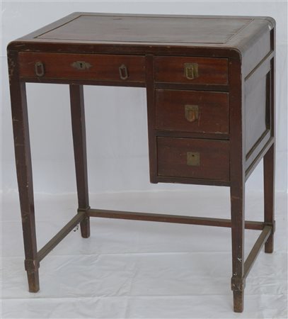 Piccolo scrittoio impiallaciato a tre cassettini laterali ed uno sottopiano 8cm