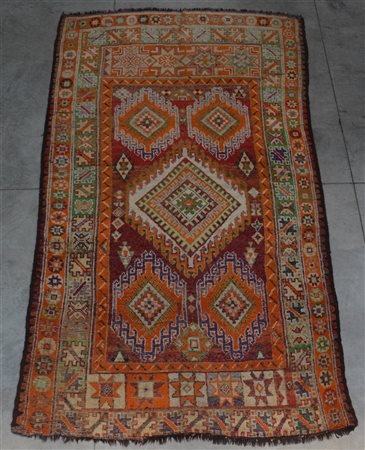 Tappeto Ourika, Marocco, secolo XX.��Decoro a medaglione romboidale centrale e