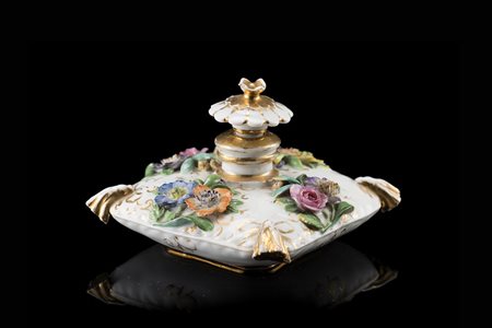 Porta inchiostro in porcellana policroma, Meissen, secolo XVIII porta inchiostr