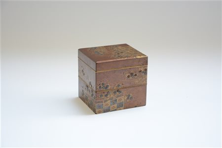 Scatola da scrittura a tre scomparti lacca con inserti in metallo decorata con