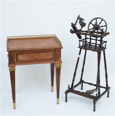 Lotto composto da un arcolaio ed un comodino (difetti)