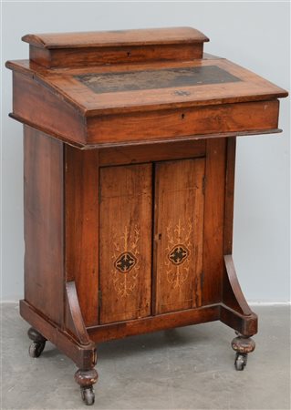 Scrittoietto Davenport decorato con intarsi a motivi vegetali, piano scrittoio