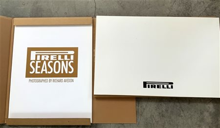 Lotto composto da sedici calendari Pirelli di diverse annate (difetti)