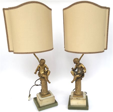 Coppia di lampade da tavolo composte da due putti allegorici con colonne in bro