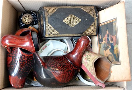 Scatola contenente numerosi oggetti di uso e fattura diversi (difetti)