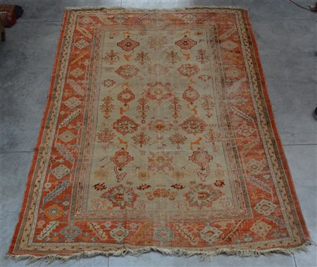 Tappeto Burlu’, Anatolia, inizio secolo XX.
Decoro "all-over" nei toni del ross