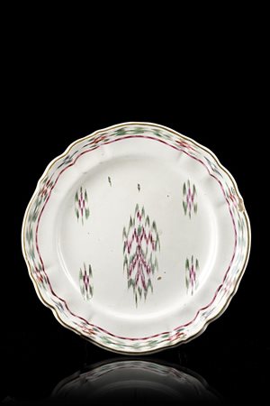 Manifattura di Pasquale Rubati, Milano 1770/90. Piatto polilobato in maiolica c