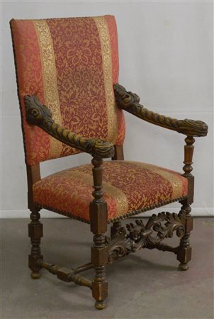 Poltrona in stile rinascimentale rivestita in tessuto. (Difetti)