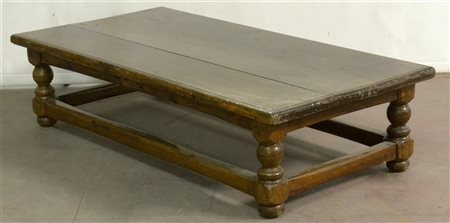 Tavolino da salotto, quattro gambe tornite riunite da traverse (cm 145x38x72) (