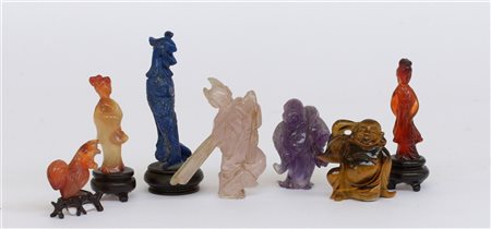 Manifattura cinese. Gruppo di sette sculture a soggetto diverso in pietra dura,