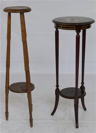 Lotto di due basi portavasi tripodi diverse (difetti)